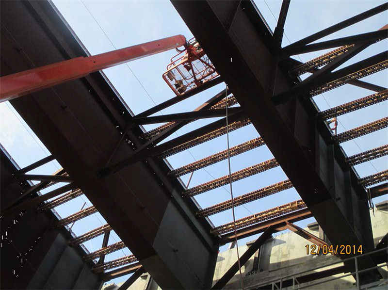 Installing temporary lateral bracing for wide steel deck forms - Copy