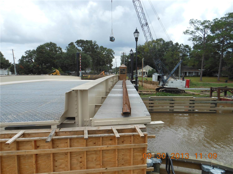 Pedestrian sidewalk has been installed on the span, awaiting delivery and installation of the decorative handrailing. Curtain walls have been formed up for remaining spans.